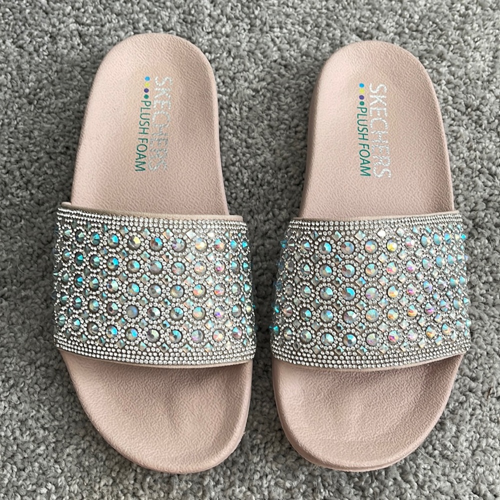 Sketchers rhinestone embellished plush foam slides size 7